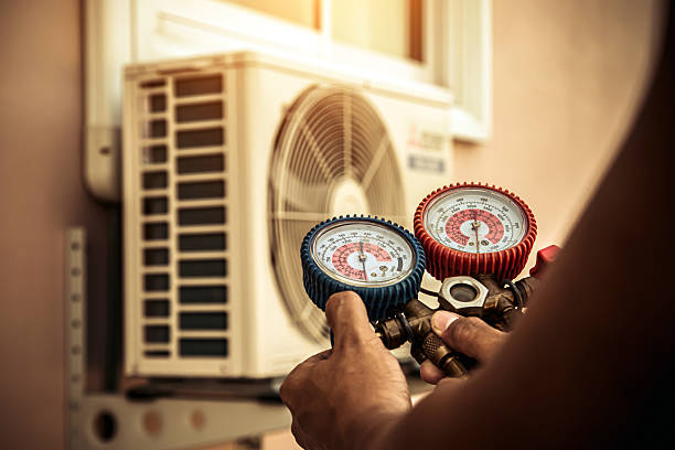 Professional Hvac technician working in Boca Raton, FL